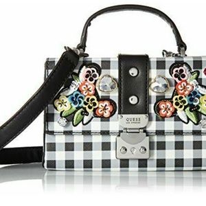 Guess Britta Trunk
Purse Jennifer Lopez NWT